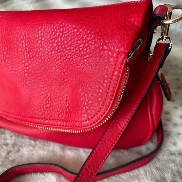 Beautiful Moda Luxe Red Leather Crossbody Bag with Gold Accents — NWOT - Picture 2 of 13